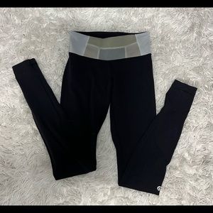 Black reversible lululemon leggings